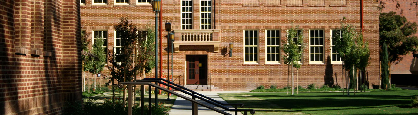 A photo of the college.
